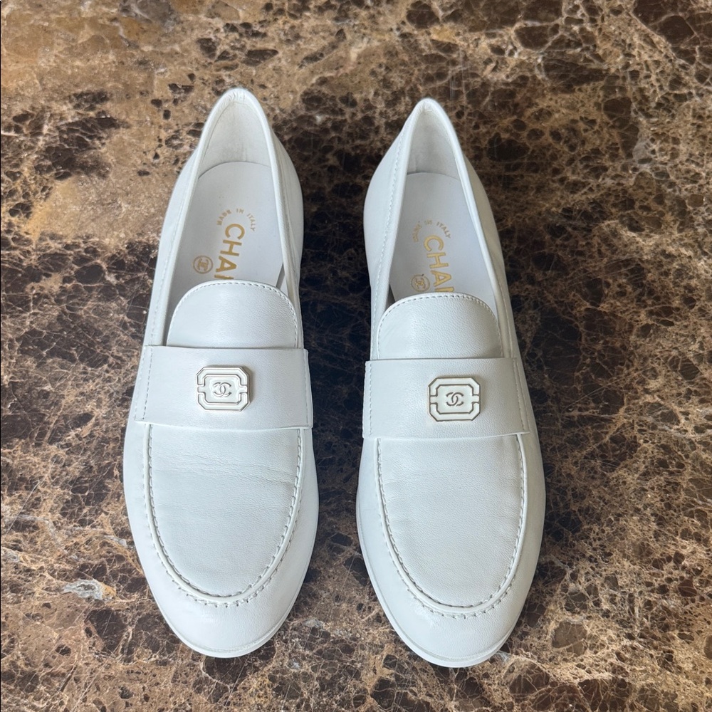 Chanel 24a white leather moccasins gold logo flats loafers lambskin sz 38.5